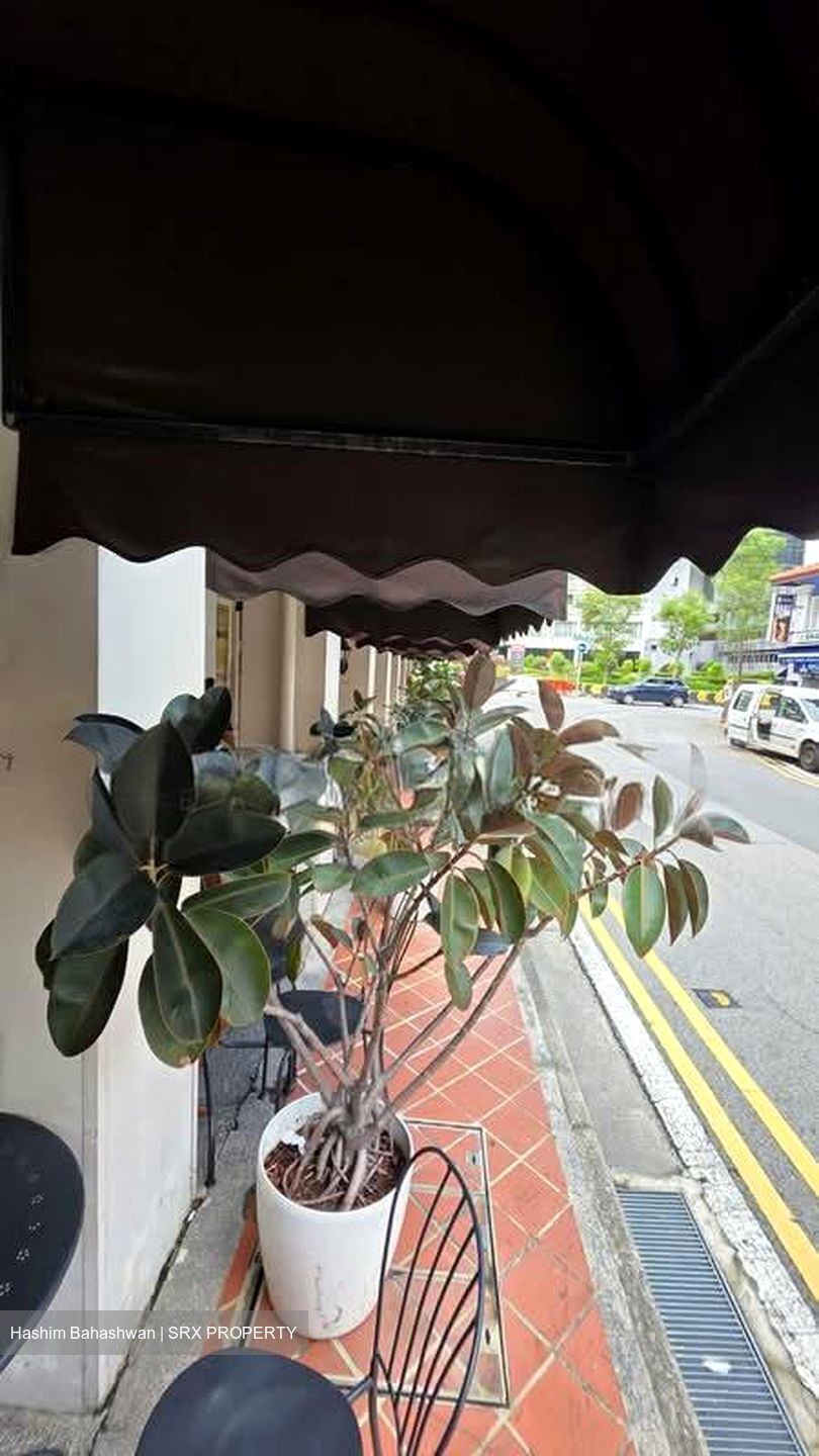 Beach Road (D7), Retail #588440551